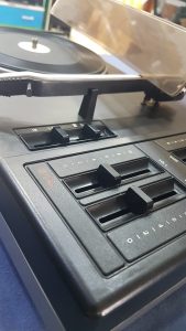 ¡REPARACIÓN DE TOCADISCOS PHILIPS 614!